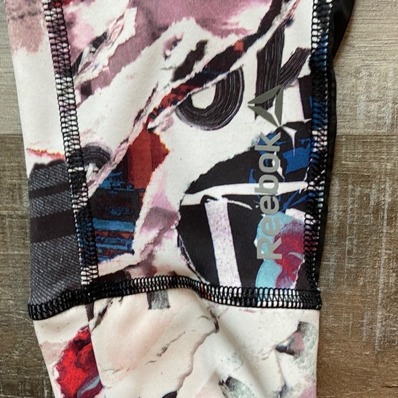 🧜‍♀️ Reebok Capri Leggings - Picture 2 of 5